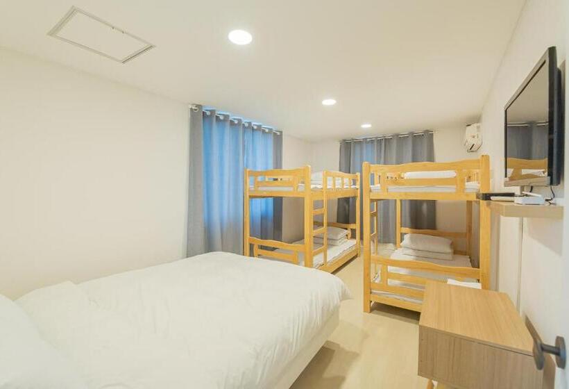 패밀리 룸, James Blue Hostel