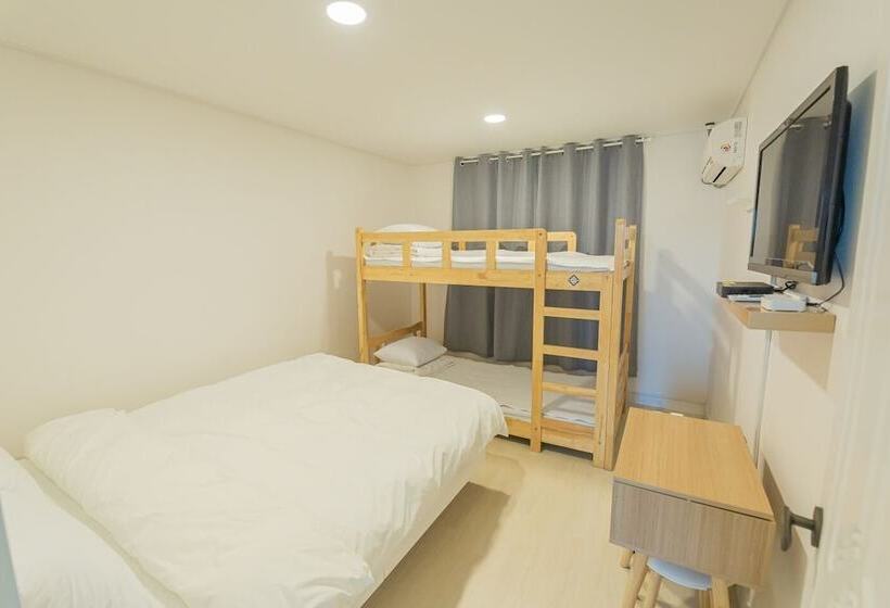 Семейный Номер, James Blue Hostel