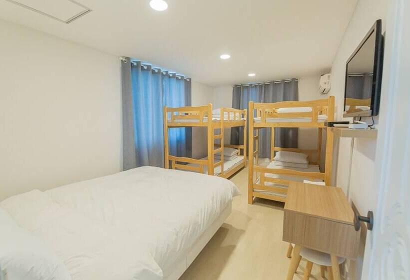 패밀리 룸, James Blue Hostel