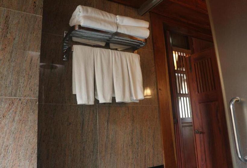 디럭스 방갈로, Try Palace Resort Kep