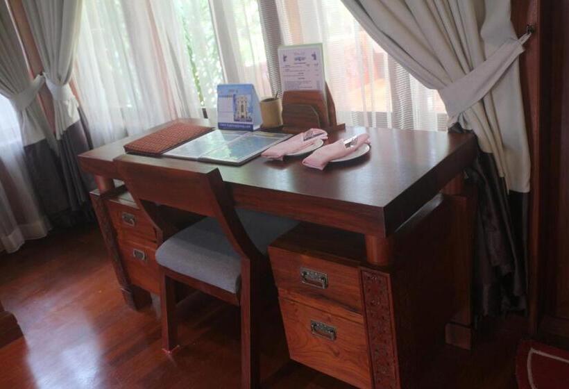 디럭스 방갈로, Try Palace Resort Kep