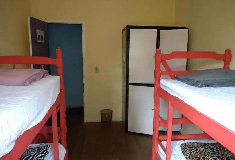 تختخواب در اتاق مشترک, Onça Da Praia Hostel