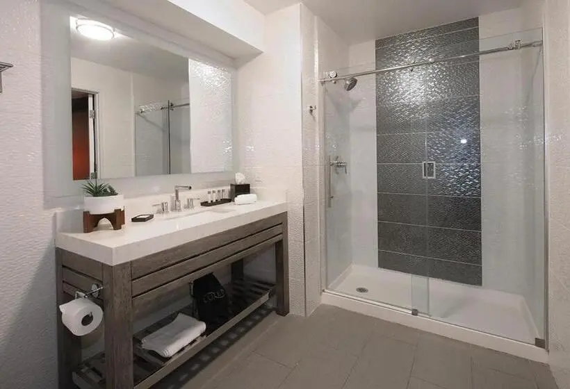سوییت لوکس, Lexen Hotel   Hollywood