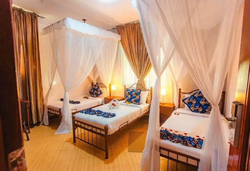اتاق استاندارد سه نفره, The Okaseni Lodge