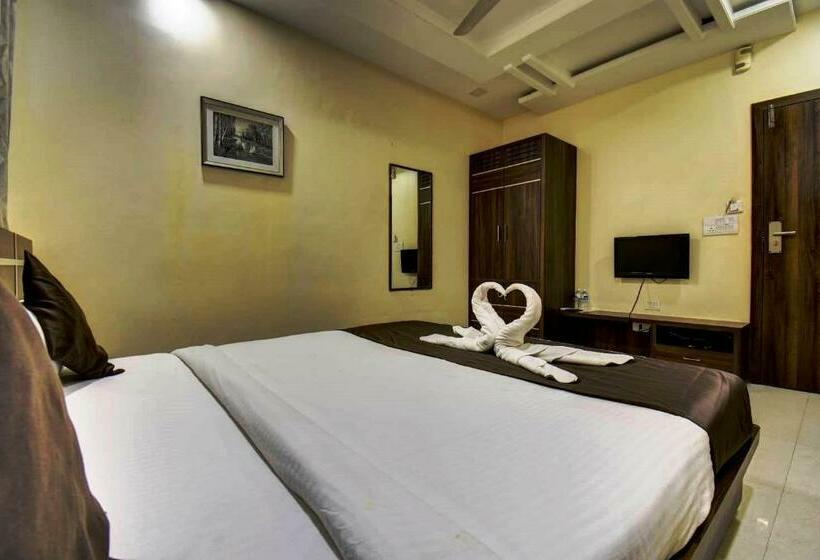 חדר דחוקס עם מיטת קינג, Aarya Regency