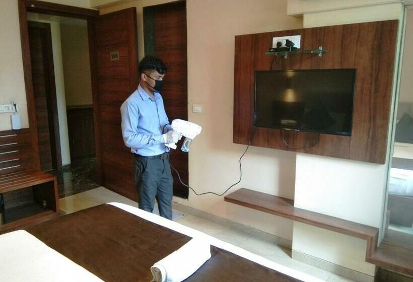 חדר דחוקס עם מיטת קינג, Aarya Regency