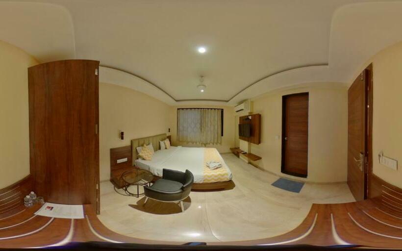 חדר דחוקס עם מיטת קינג, Aarya Regency