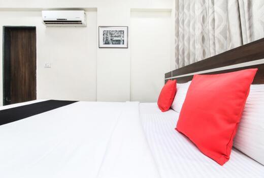 חדר דחוקס עם מיטת קינג, Aarya Regency