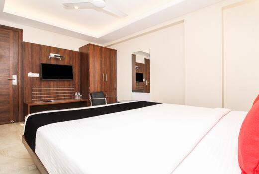 חדר דחוקס עם מיטת קינג, Aarya Regency