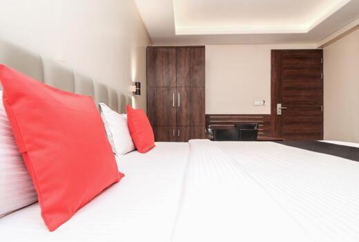 חדר דחוקס עם מיטת קינג, Aarya Regency