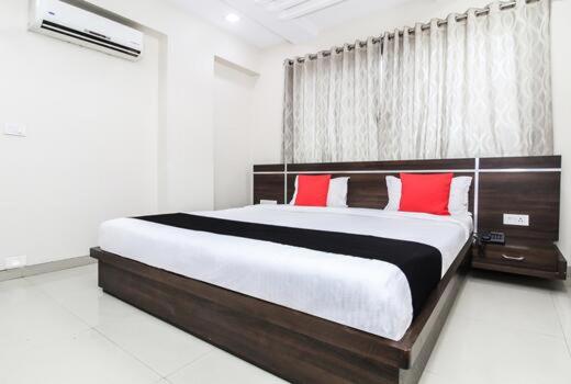 חדר דחוקס עם מיטת קינג, Aarya Regency