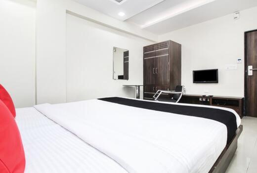 חדר דחוקס עם מיטת קינג, Aarya Regency