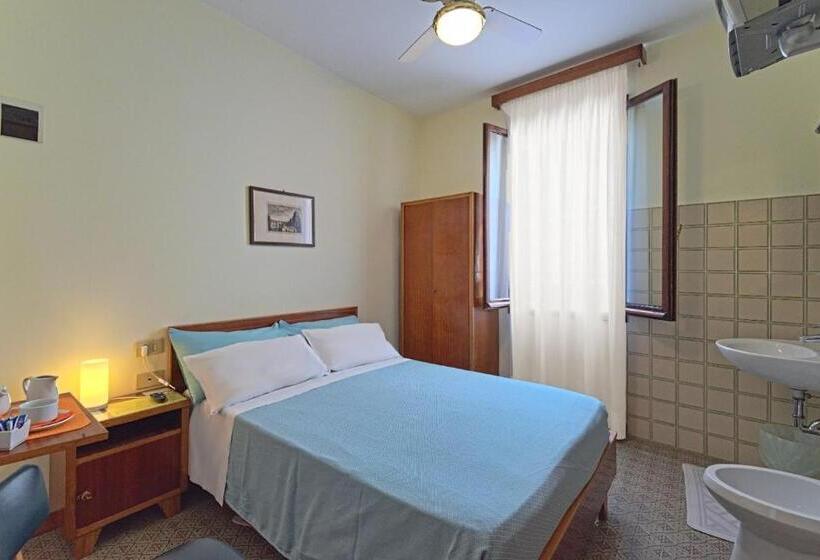 Standaard Éénpersoonskamer met Gedeelde Badkamer, Albergo Al Gobbo
