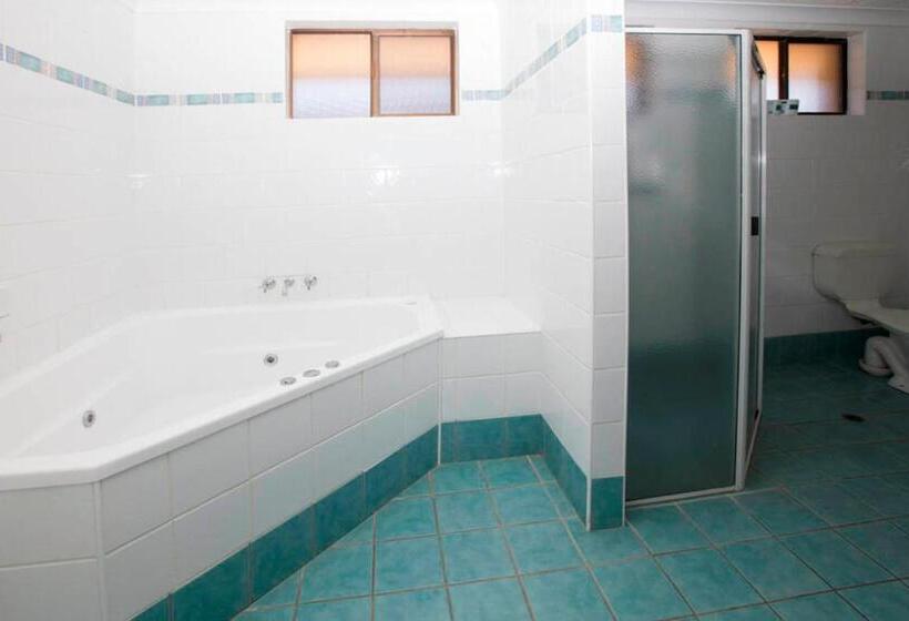 جناح إدارى, James Street Motor Inn