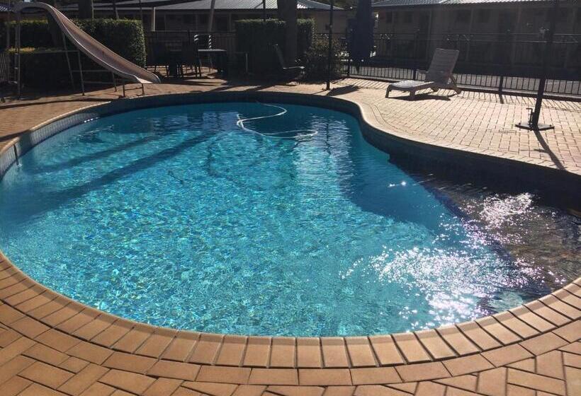 جناح عائلي, James Street Motor Inn