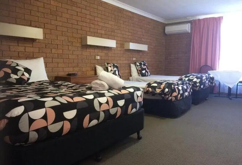 Perhesviitti, James Street Motor Inn