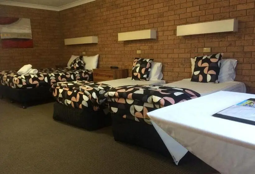 Perhesviitti, James Street Motor Inn