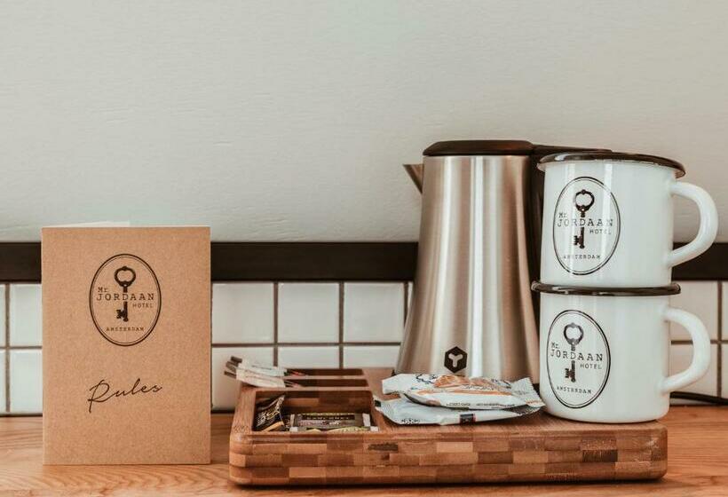 اتاق استاندارد یک نفره, Mr. Jordaan