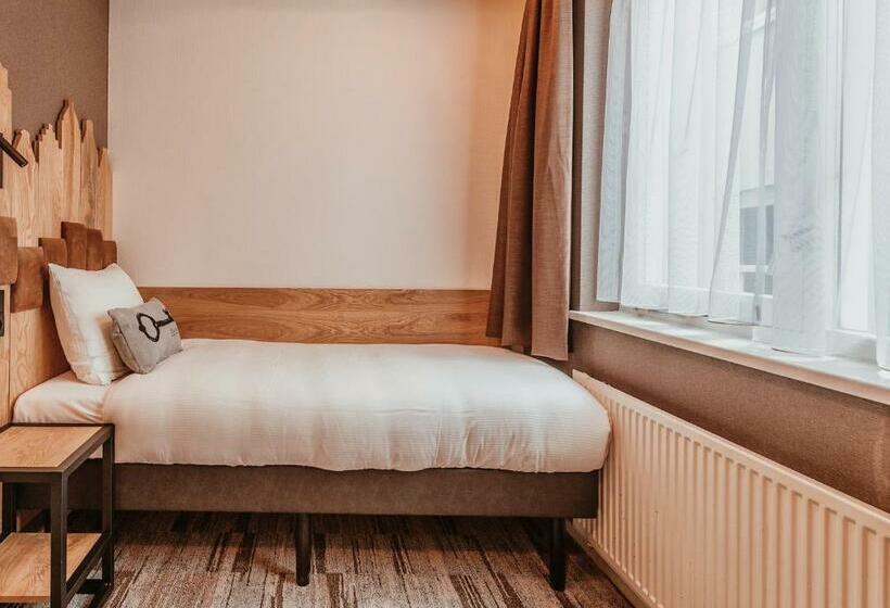 Standard Single Room, Mr. Jordaan