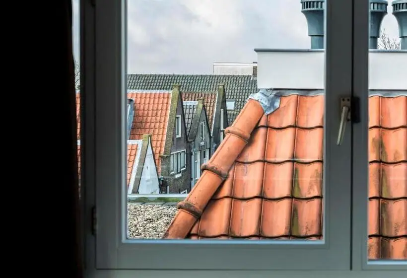 Penthouse Room, Mr. Jordaan