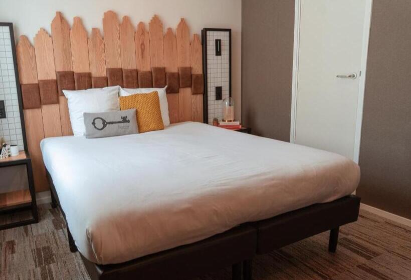 اتاق استاندارد, Mr. Jordaan