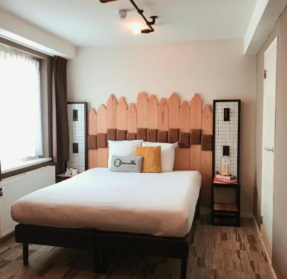 Standard Room, Mr. Jordaan