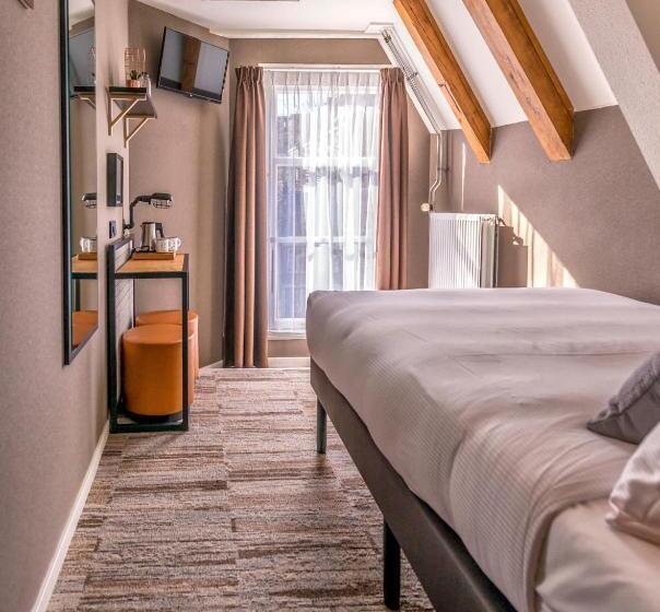 اتاق عادی, Mr. Jordaan