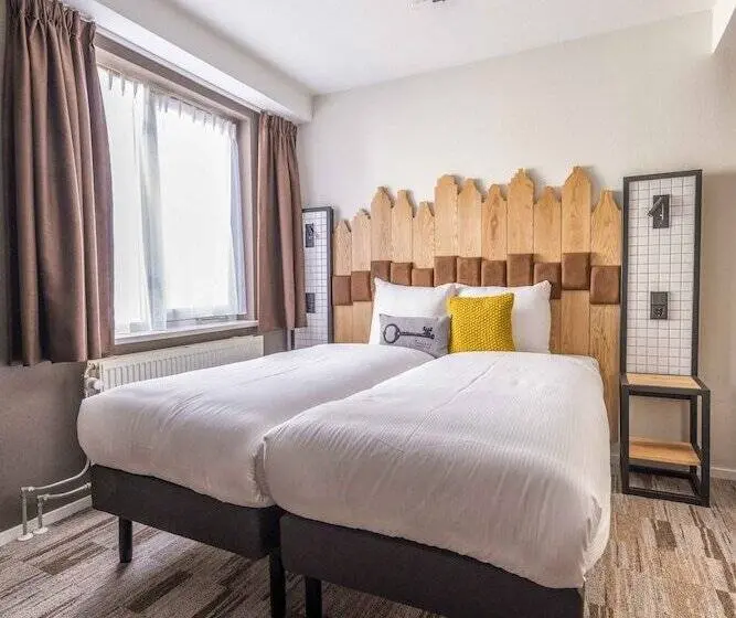 Standard Room, Mr. Jordaan