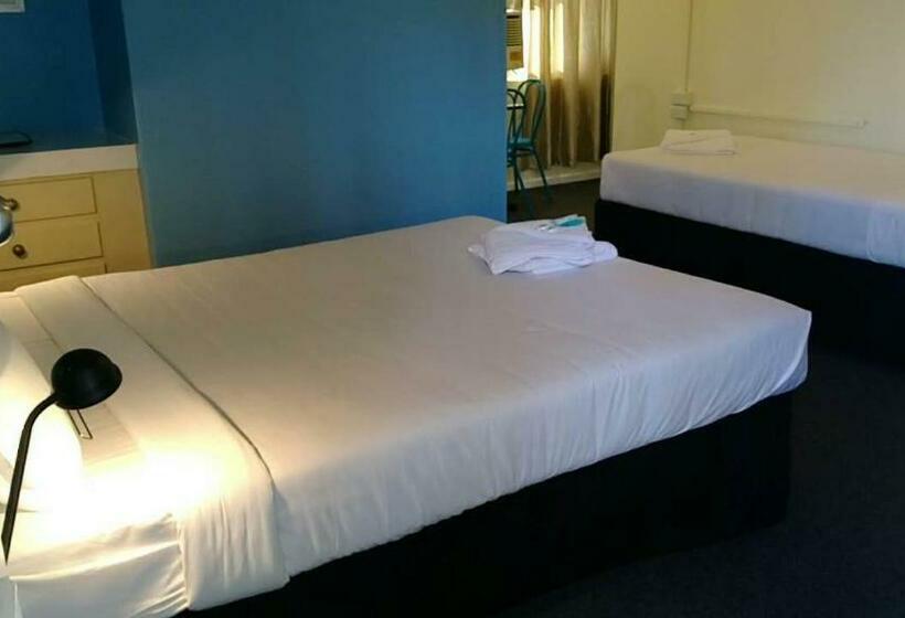 اتاق استاندارد سه نفره, Blue Pacific Motel Swansea