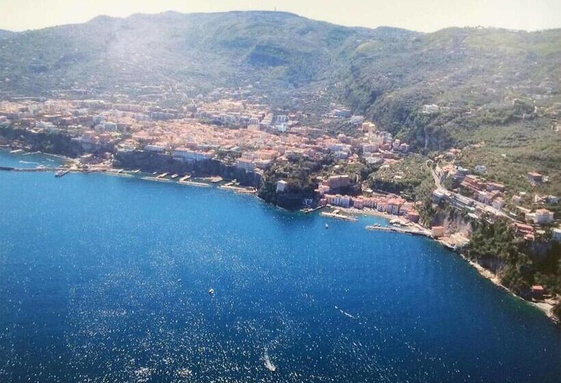 سوییت با چشم‌انداز باغ, Chalet Lidia