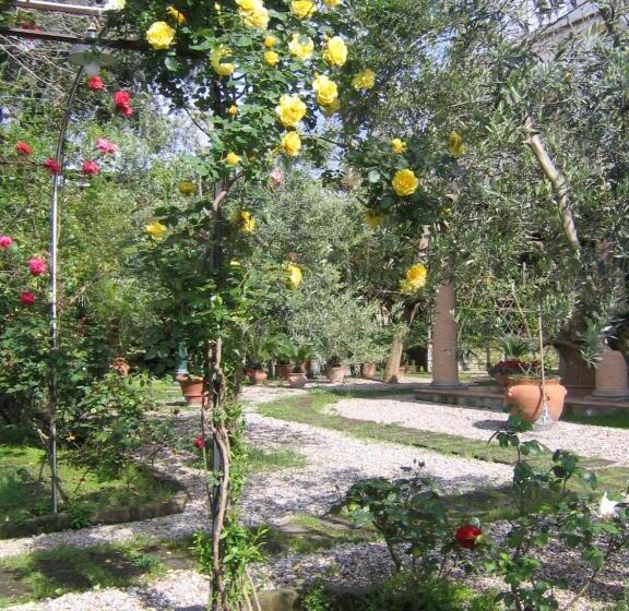 سوییت با چشم‌انداز باغ, Chalet Lidia