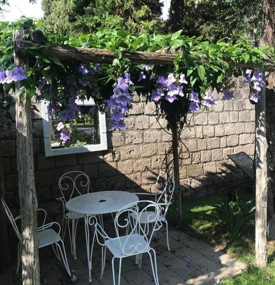 سوییت با چشم‌انداز باغ, Chalet Lidia