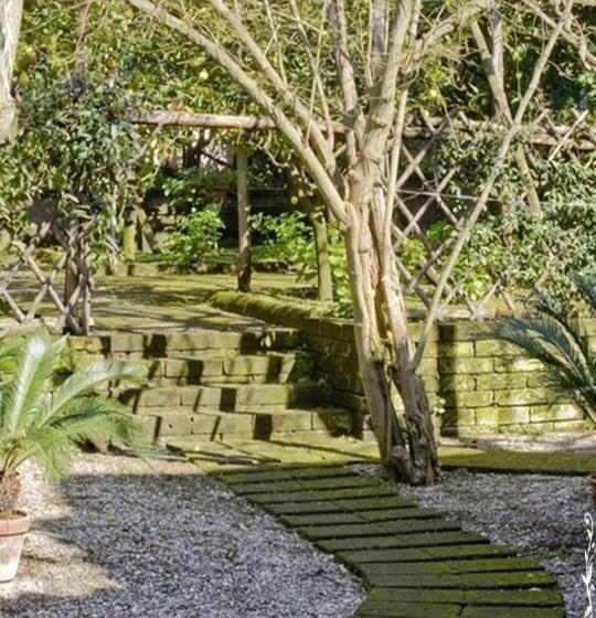 سوییت با چشم‌انداز باغ, Chalet Lidia