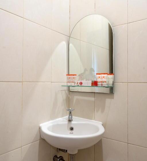 غرفة ديلوكس, Capital O 612 Dante Guesthouse