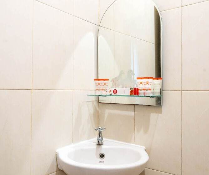 غرفة ديلوكس, Capital O 612 Dante Guesthouse