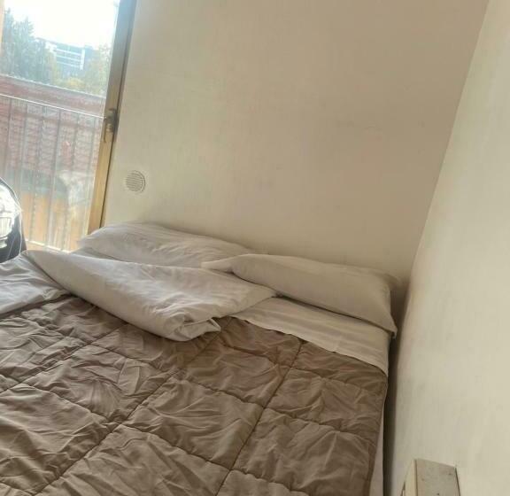 标准三人间共用浴室, Mrhostel Milano