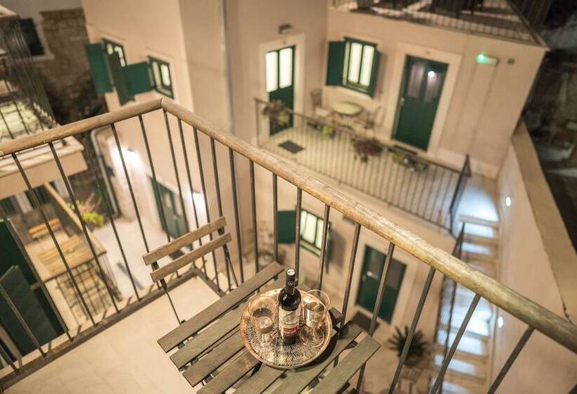 Estudi Estàndard Interior, Apartments Korta