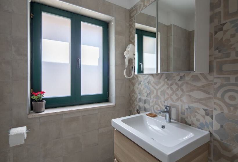 Estudi Estàndard Interior, Apartments Korta