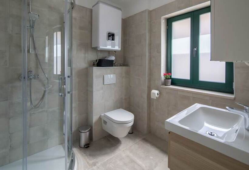 Estudi Estàndard Interior, Apartments Korta