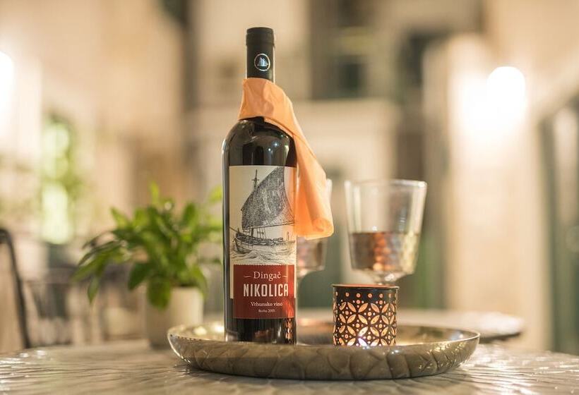 Estudi Estàndard Interior, Apartments Korta