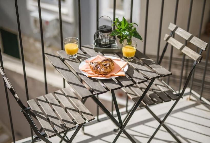 Estudi Estàndard Interior, Apartments Korta