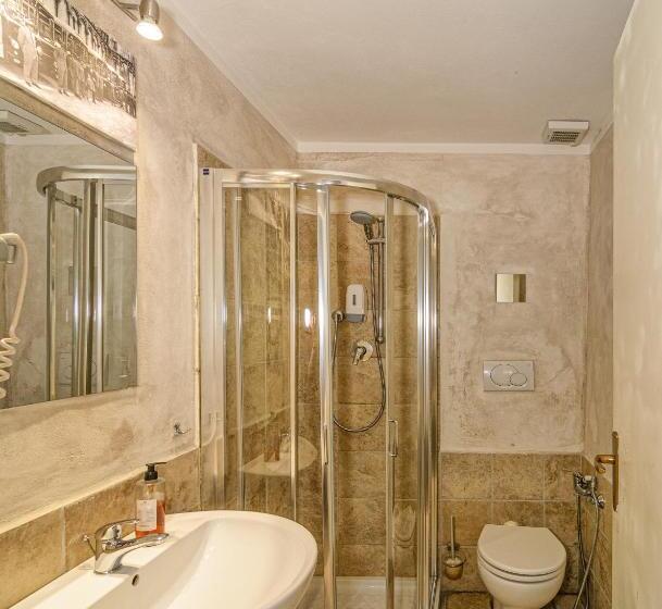 اتاق استاندارد سه نفره, B&b Relais Inn Lucca