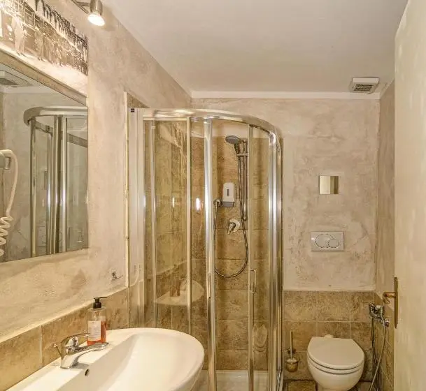 اتاق استاندارد سه نفره, B&b Relais Inn Lucca