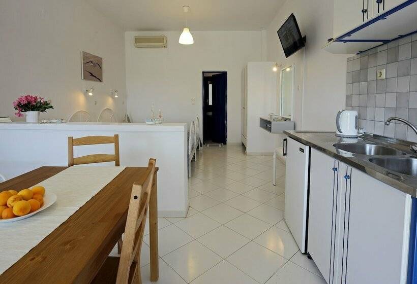 标准工作室, Spanos Apartments