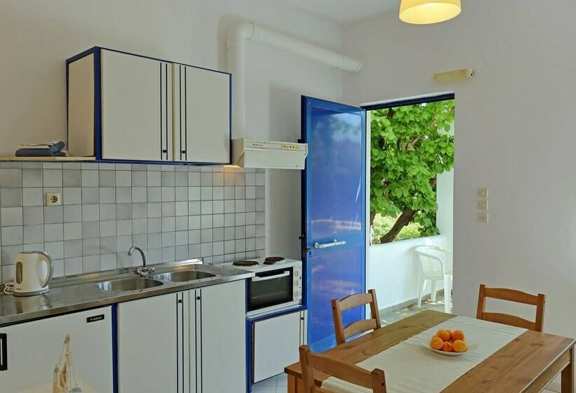 标准工作室, Spanos Apartments