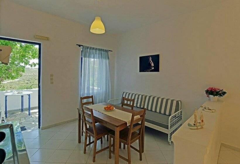 标准工作室, Spanos Apartments