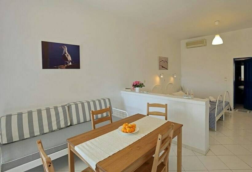 标准工作室, Spanos Apartments