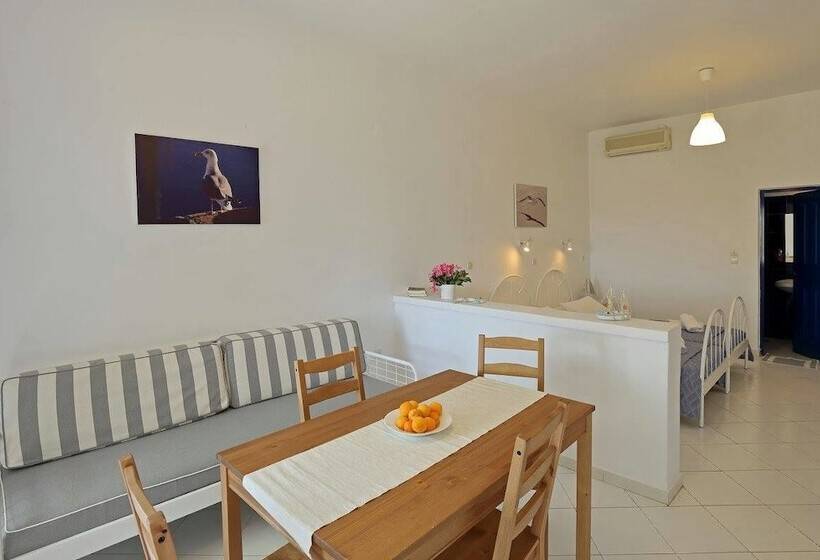 标准工作室, Spanos Apartments