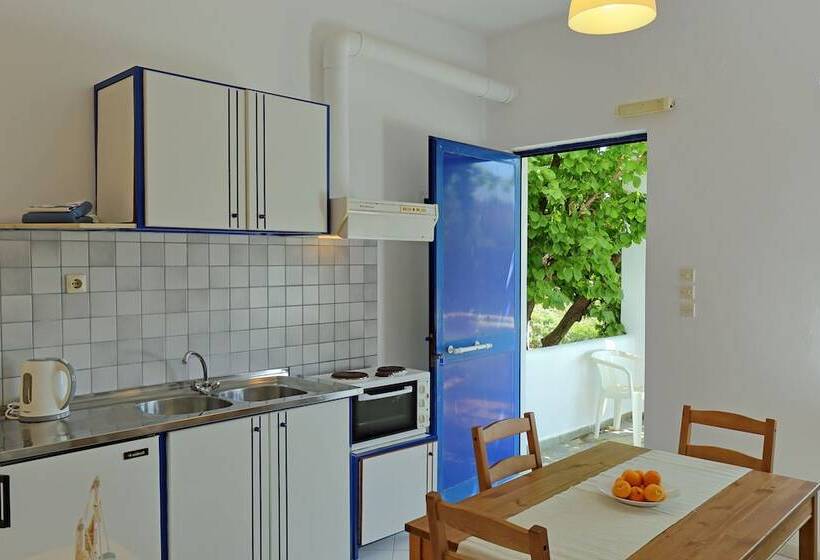 标准工作室, Spanos Apartments