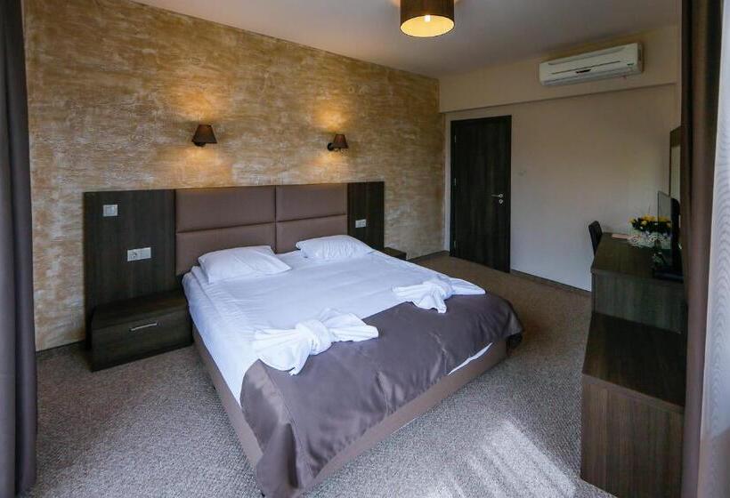 اتاق خانوادگی, Family Hotel Ognyanovo